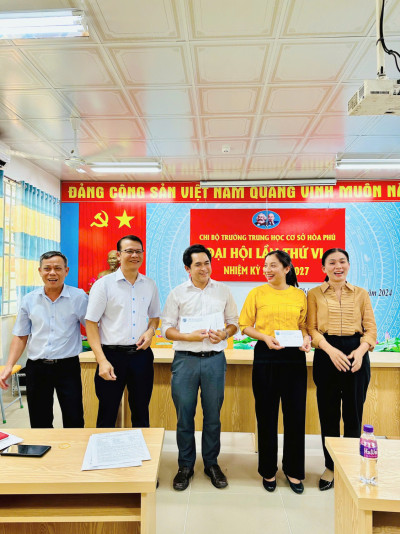 Vinh danh giáo viên đạt thành tích cao năm học 2024 - 2025