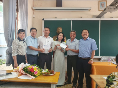 KHEN THƯỞNG GIÁO VIÊN DẠY TUYỂN SINH LÓP 9 NĂM HỌC 2022-2023