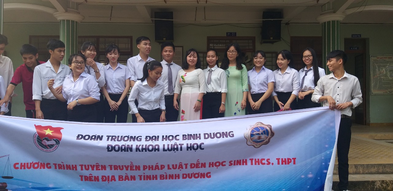 Giao lưu và tuyên truyền pháp luật cho học sinh